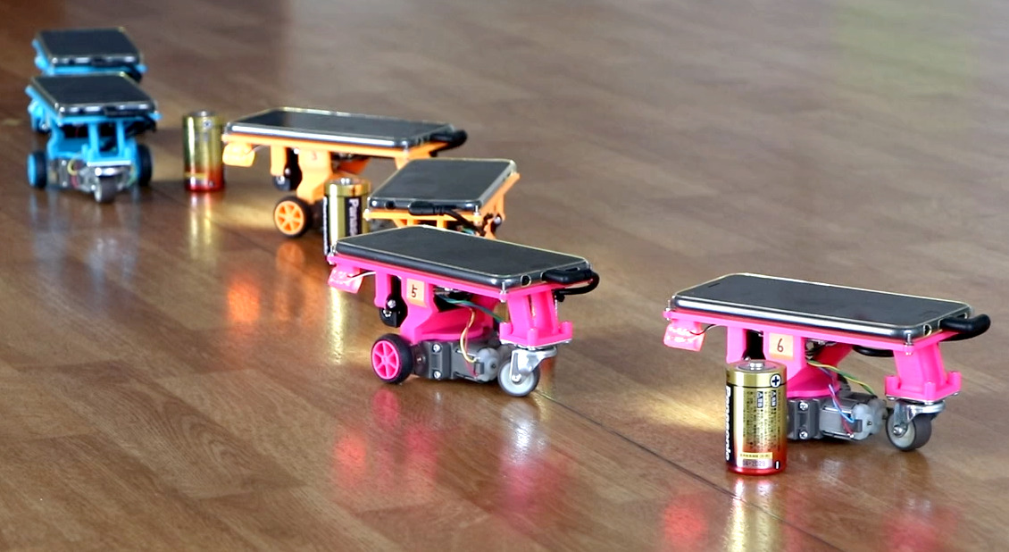 移動面の模様を用いて位置推定を行うスマートフォンサイズの移動ロボット